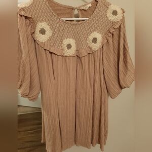 Entro 1x Flowy Women's Tan Embroidered Top